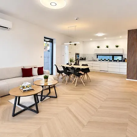 Ac Family House With Jacuzzi & Garden, Miloslavov
