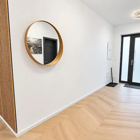 Ac Family House With Jacuzzi & Garden, Будинок відпочинку Miloslavov
