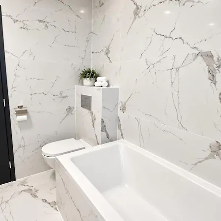 Ac Family House With Jacuzzi & Garden, Miloslavov
