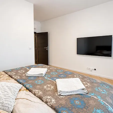 Будинок відпочинку Ac Family House With Jacuzzi & Garden, *